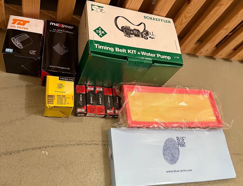 Tutti pezzi di ricambio auto: Audi 80 2.3 grosse service teile – Usato da Reinach AG venduto da baf_7zrt
