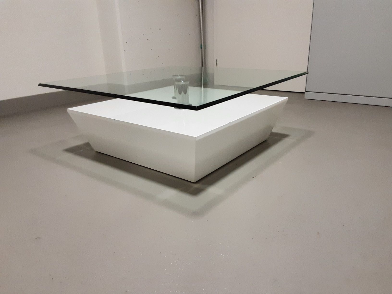 Tavoli: Glas Couchtisch, weiss – Usato da Altdorf UR venduto da Brandli 1