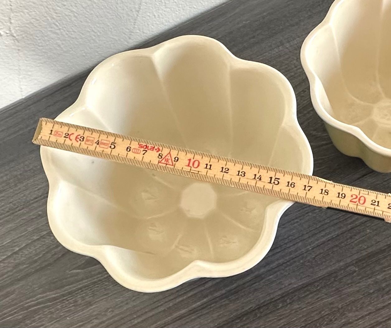 Rössler Ciotole: 2 Rössler Pudding Form, Blau & Gelb,   Ø 17/12 cm – Usato da Zürich venduto da brazerola 7