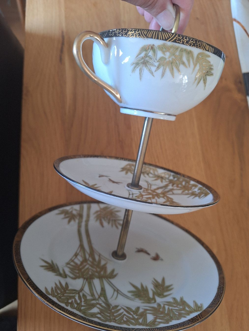 Toutes les décorations: Etagere mit Tasse – D'occasion à Urtenen - Schönbühl par hanna66 1