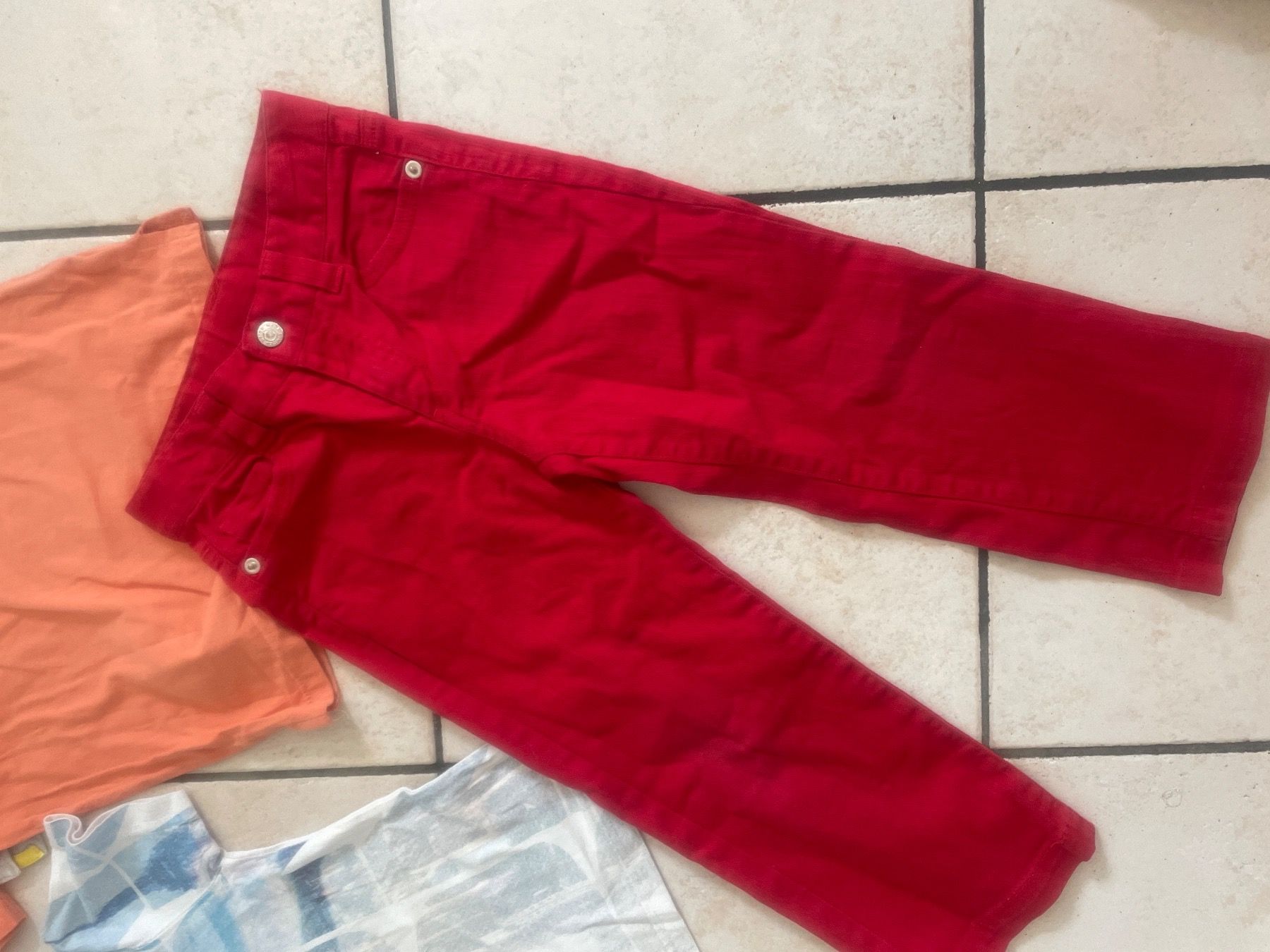 Lotti & Set di vestiti: Cooles Manor/Campus Kleiderpaket Gr.98/104 – Usato da Obergerlafingen venduto da cabo4 3