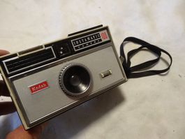 KODAK INSTAMATIC 100 ANTIK FILM KAMERA--LÄÜFT