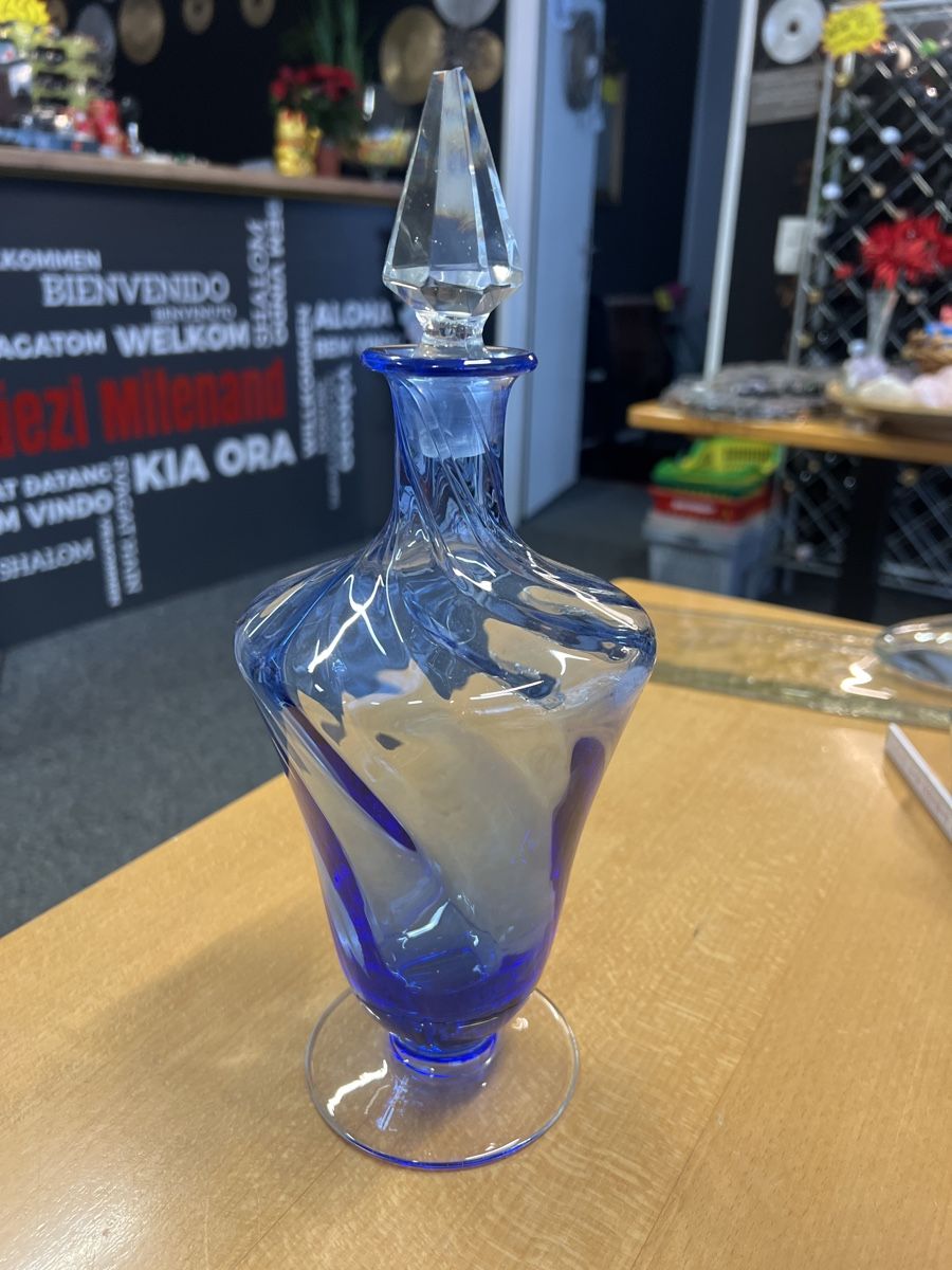 Caraffe: Blaue Glaskaraffe mit Kristallverschluss 30cm 👍 – Usato da Rorschach venduto da TrendyDeals