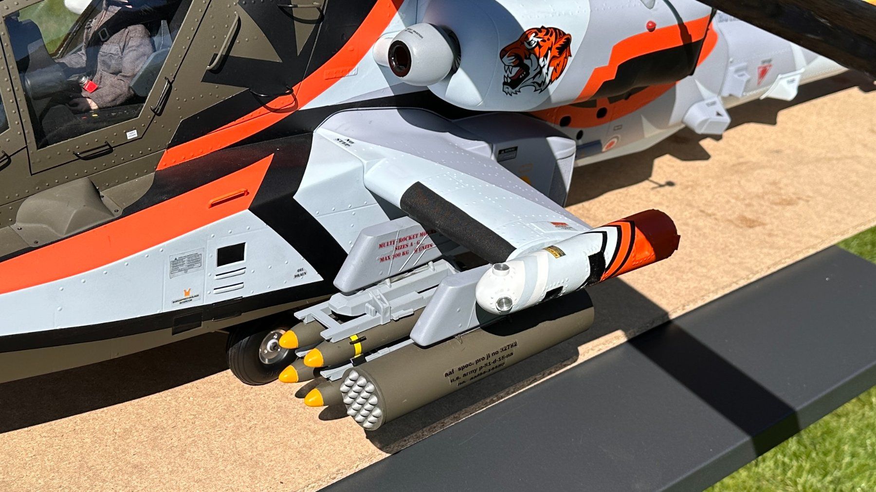 RC Kits de montage: Apache  AH-64 Scale Helikopter 700 – D'occasion à Murten par Vaiper 5
