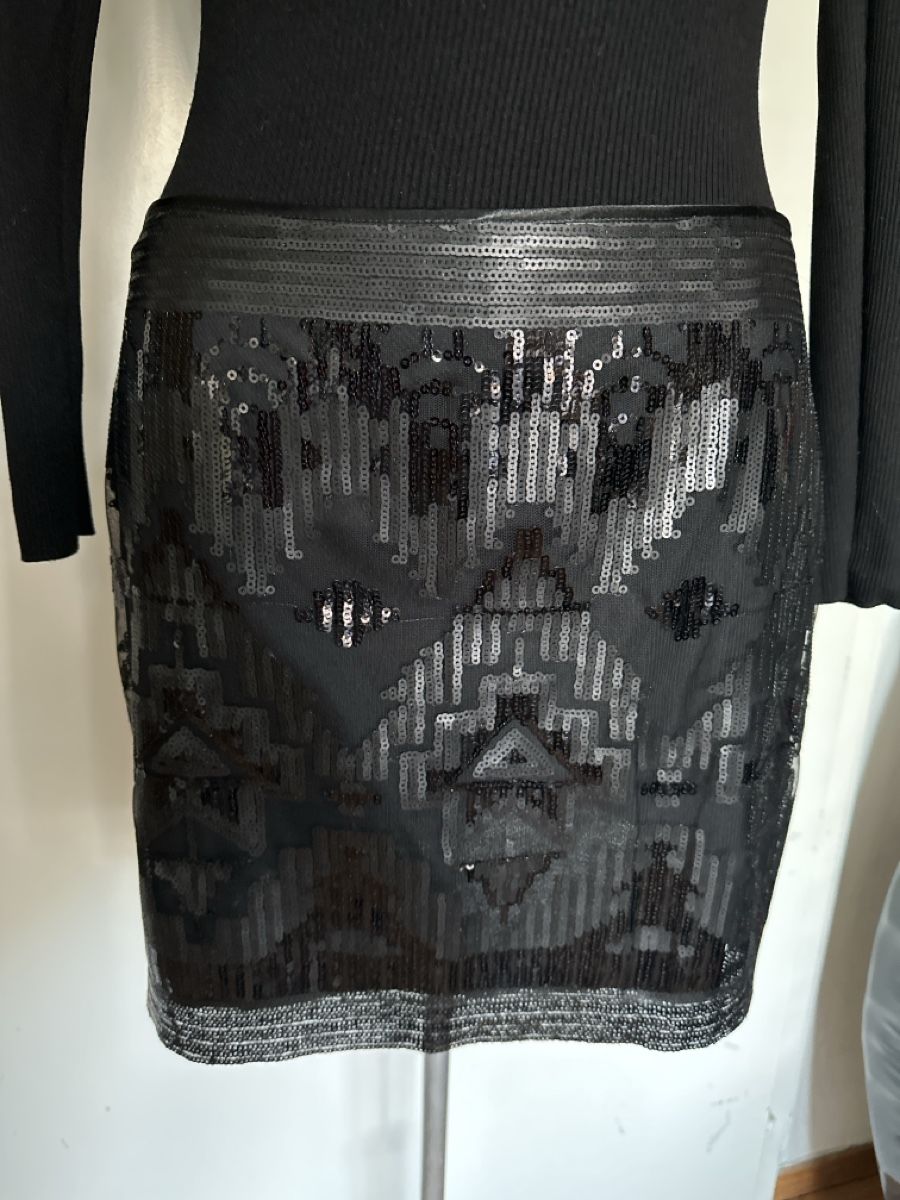 Kookai Gonne: Jupe Kookai courte à sequins noire taille 40 – Usato da lausanne venduto da Bigmama777 1