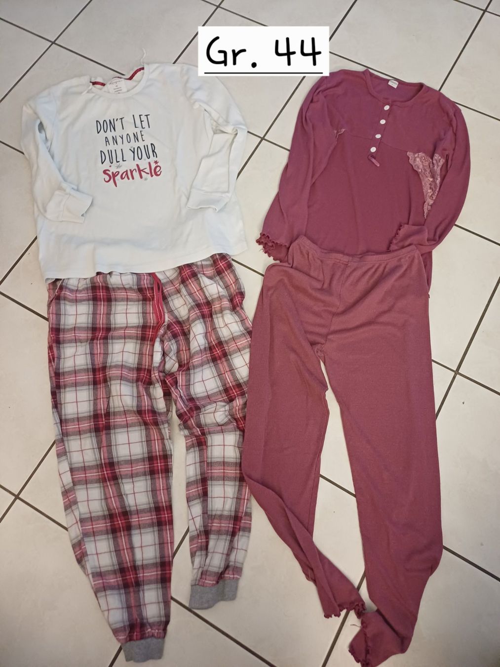 Negligees & Pyjamas: Pyjamas Gr. 44, 2 Stk. – Gebraucht aus Dietwil von dari2008