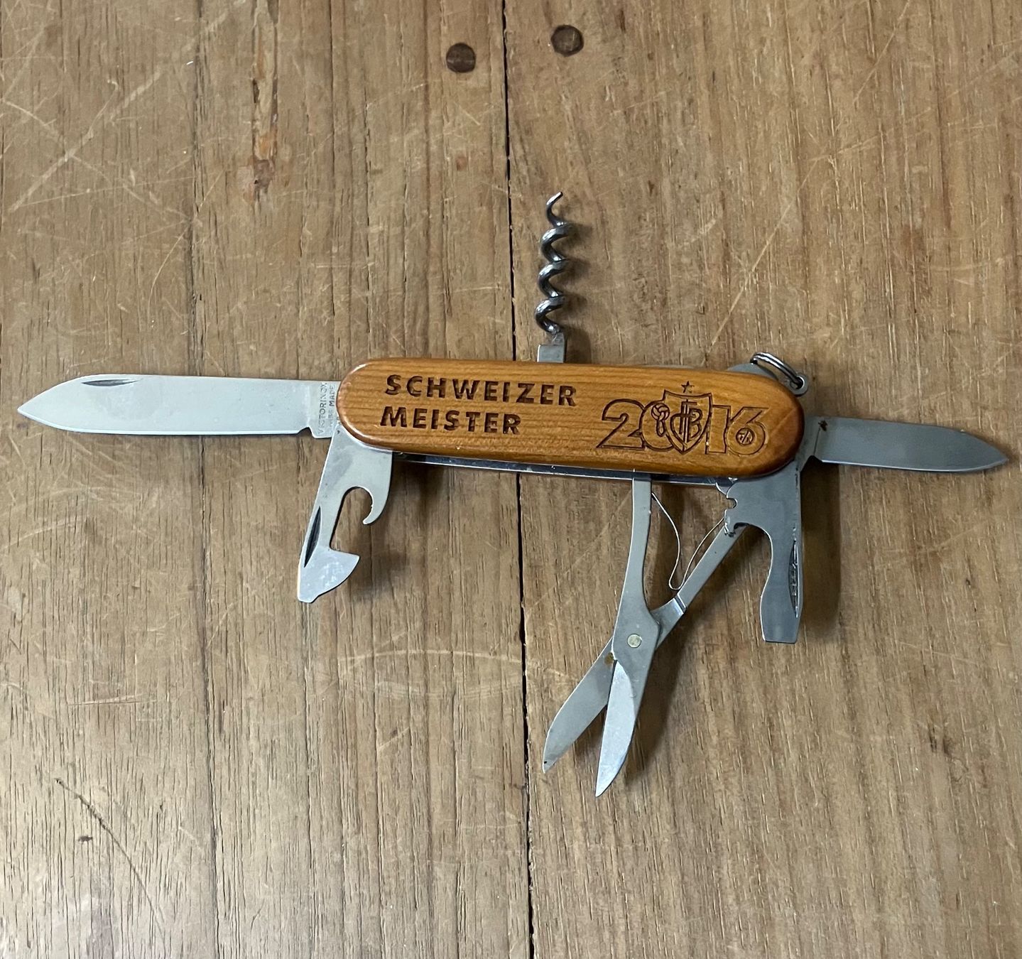 Victorinox Coltelli tascabile: FC BASEL SCHWEIZER MEISTER 2016 - MESSER VICTORINOX – Nuovo (secondo la descrizione) da Basel venduto da lagavulin02 3