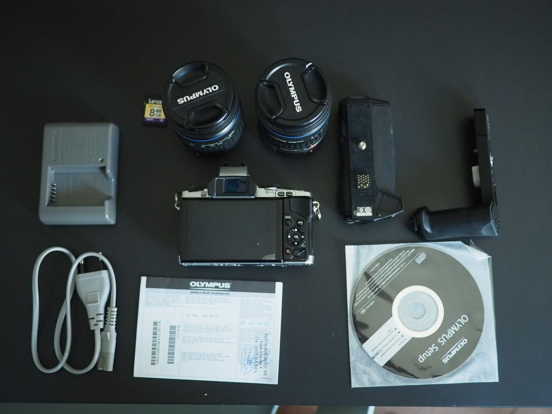Olympus Fotocamera: Olympus OM-D E-M5 mit Zubehör  – Usato da Basel venduto da Nik_j6xv