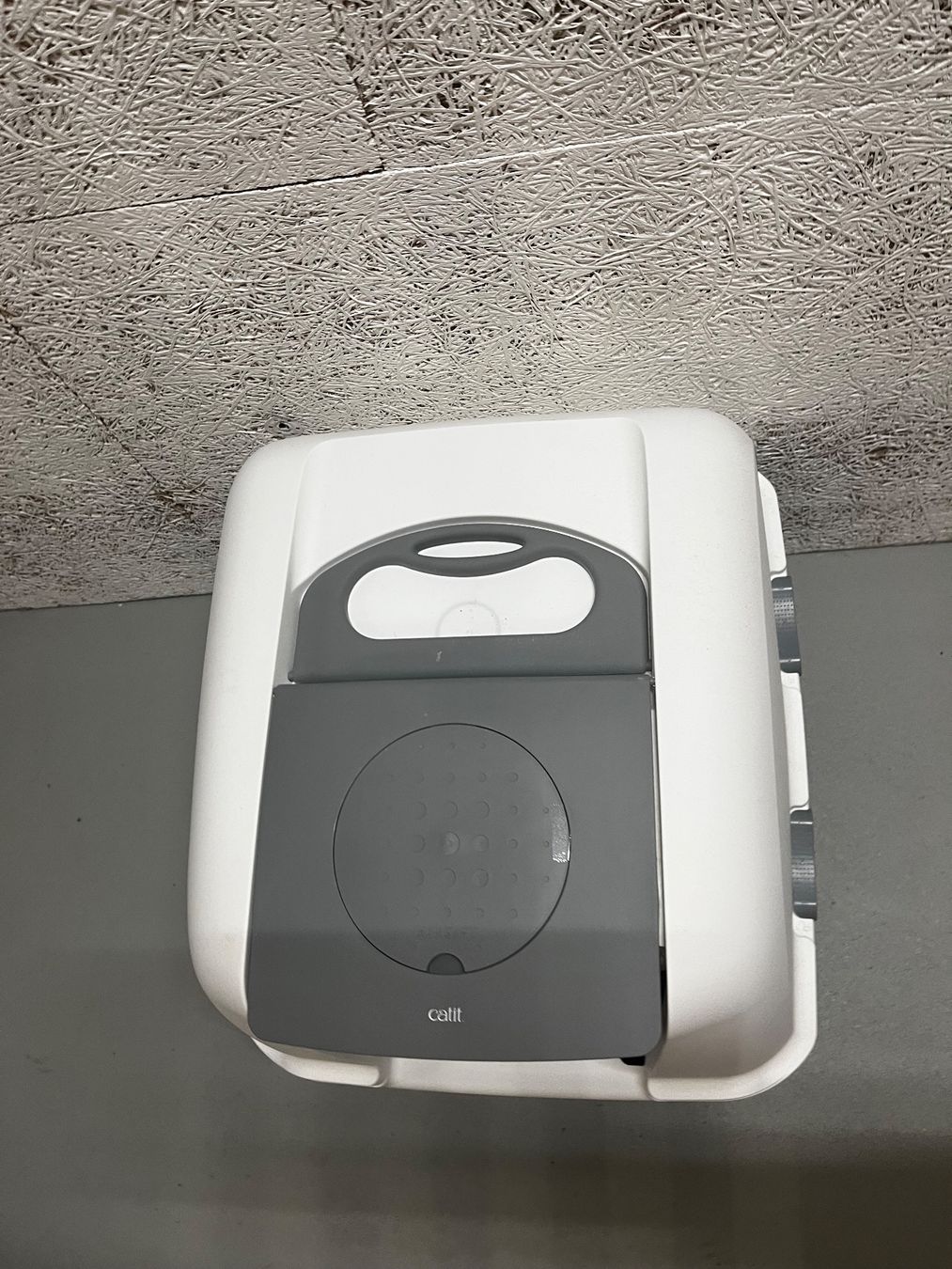 WC: Katzentoilette mit Haube, grau-weiss, gebraucht – Usato da Regensdorf venduto da ekb_5srg 1