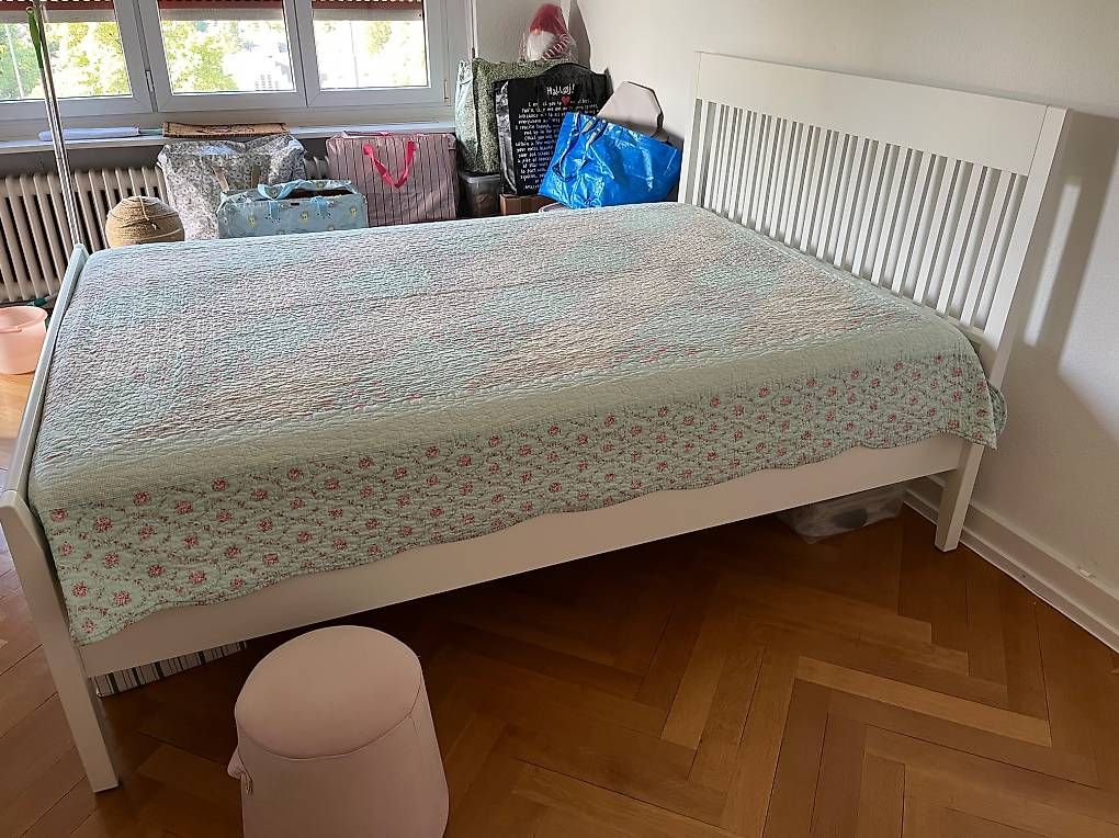 Betten: Ikea White Bed + net + mattress  – Gebraucht aus Baden von cri_fcx8 1