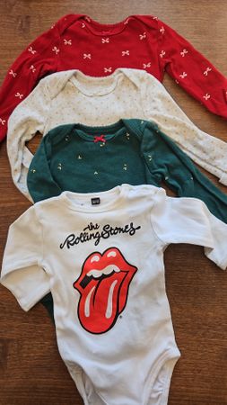 Baby Bodys Set 4 Stück Grösse 62/68