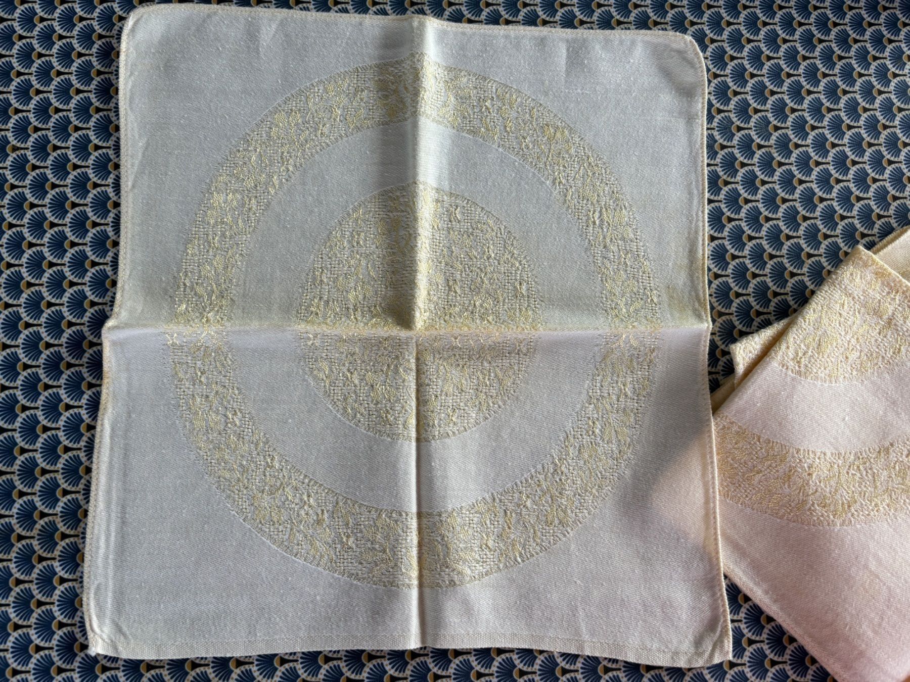 Altra biancheria da tavola: Nappe ancienne + 6 serviettes assorties – Usato da Bassecourt venduto da keenfind 4