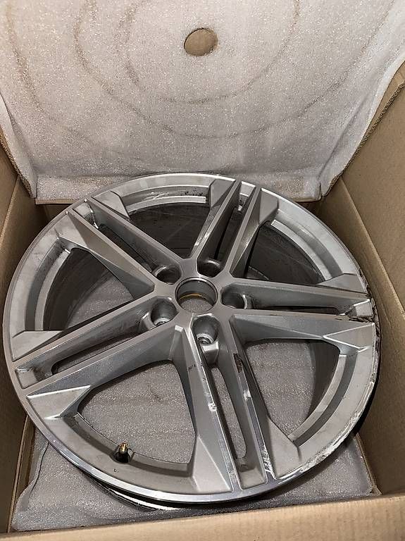 Cerchioni: Audi Alufelge 80A - 601-025 - G – Usato da Oberglatt ZH venduto da dar_9vlg