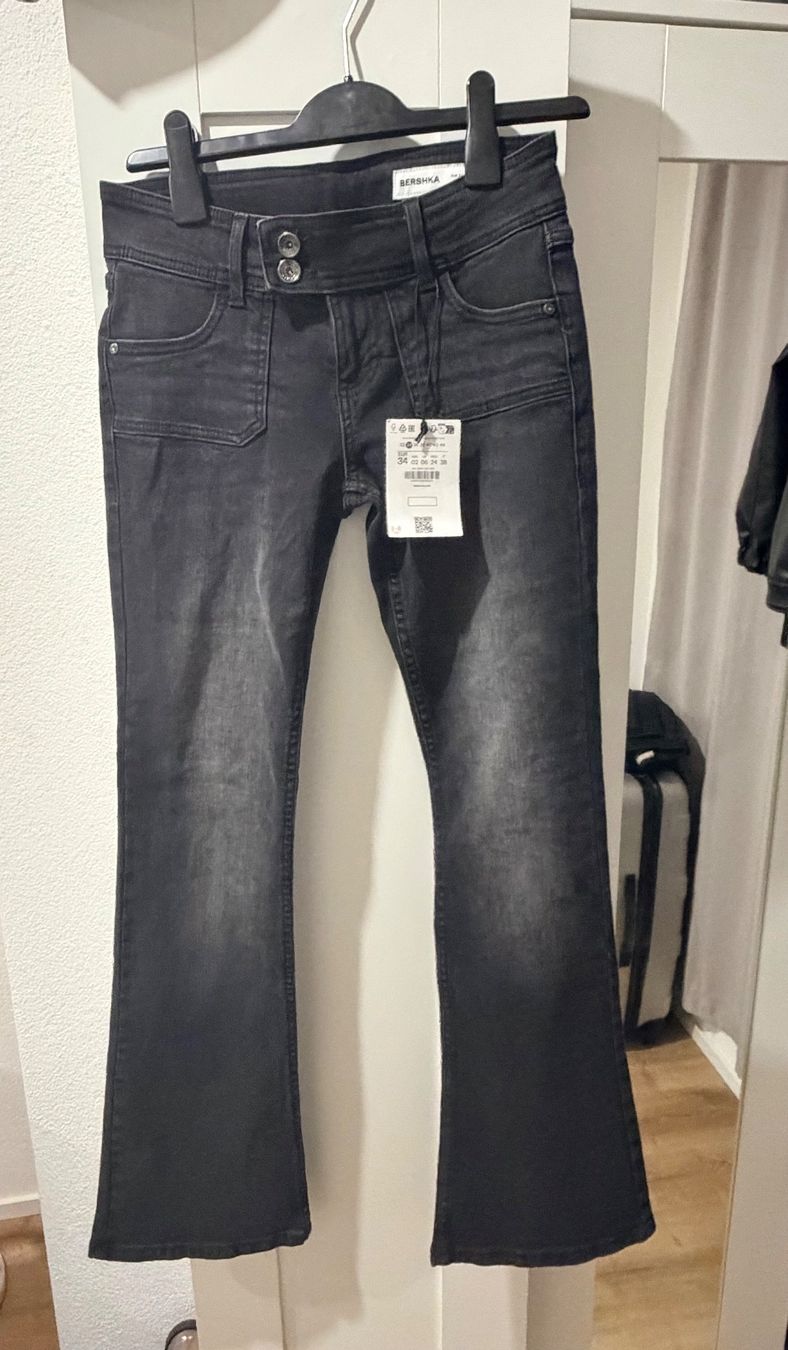 Bershka Jeans: Bershka Jeans - Gr. 34 - Neu! – Neu und originalverpackt aus Aarau von AK_2lqy