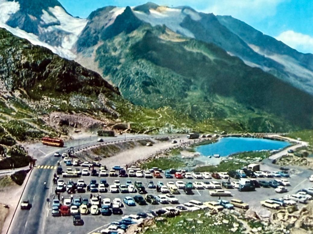 Cartoline postali: Sustenstrasse - Sustenpass - Parking auto - AK – Usato da Lutry venduto da Ediego 1