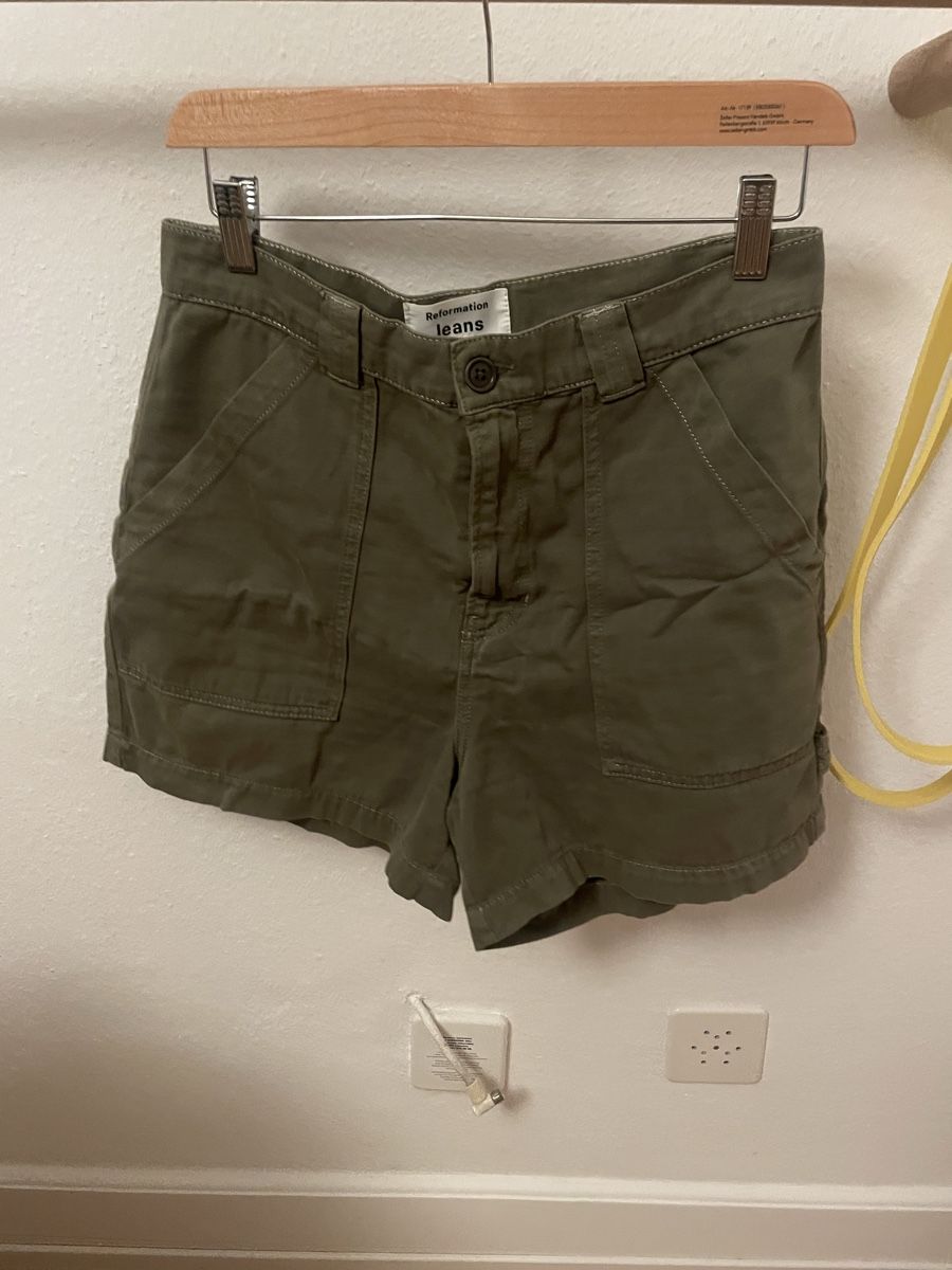 Reformation Hosen: Reformation cargo shorts – Gebraucht aus Lausanne von cris_ina89