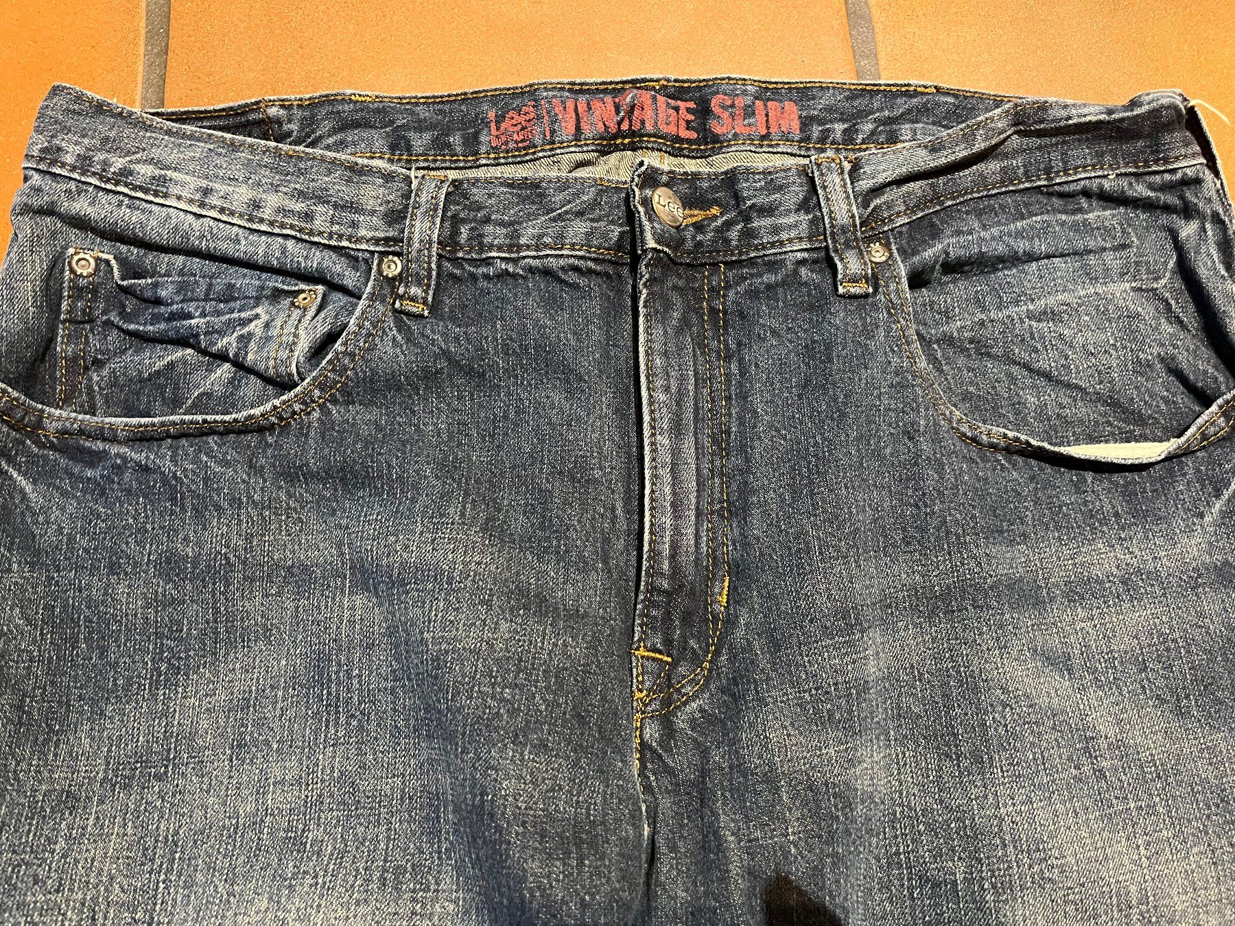 Lee Jeans: 2 Paar Jeans Lee Grösse 38x32 – Usato da Rechthalten venduto da Cheech2 6