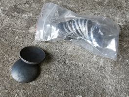 Eisenschale gewölbt , Schweiss-Deckel,  33.7 x 3.0  mm