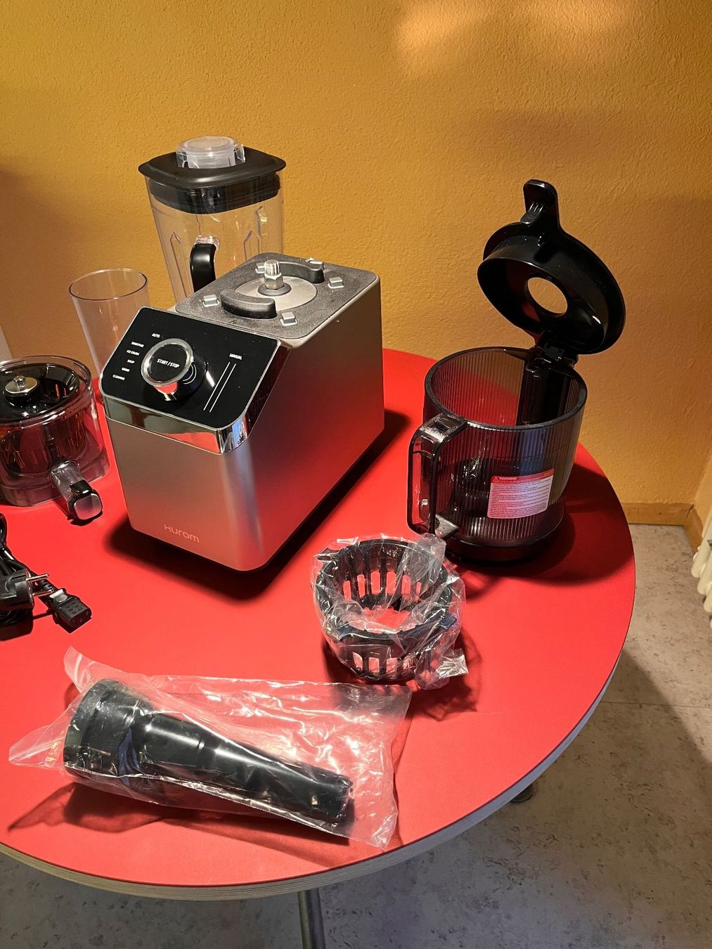 Hurom Elettrodomestici da cucina: Hurom Entsafter / Mixer – Usato da Zürich venduto da Soflil 2