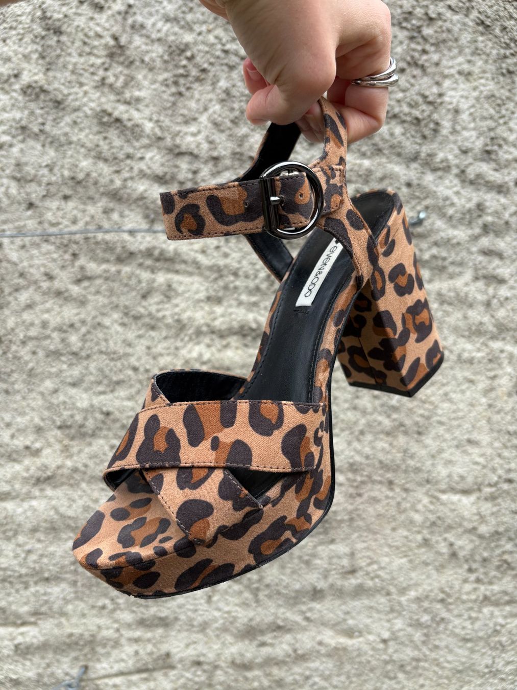 Scarpe da donna: Leopardenmuster Sandaletten mit Riemchenverschluss /even&odd – Usato da Wittnau venduto da cel_j8w9 1