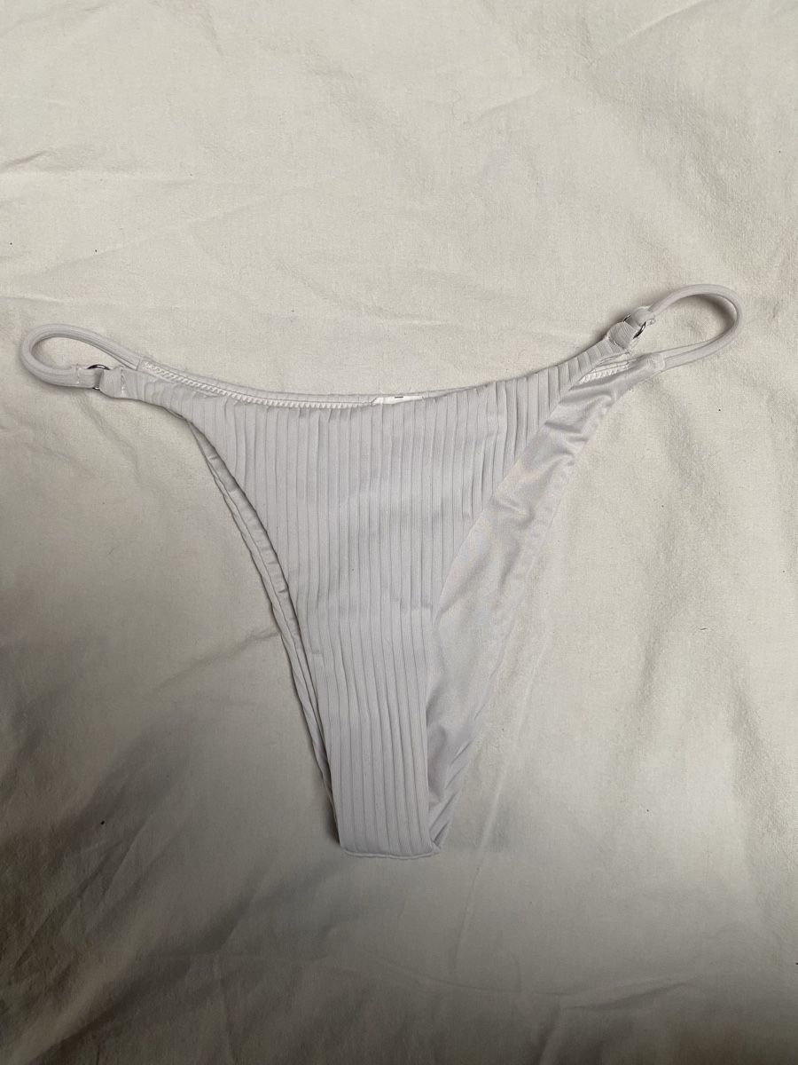 Bershka Maillots de bain & Bikinis: Weisses Bershka Bikini Set – D'occasion à Rehetobel par Norea69 1