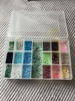 Basteln: Grosse Perlen-Box mit vielen, bunten Glasperlen!