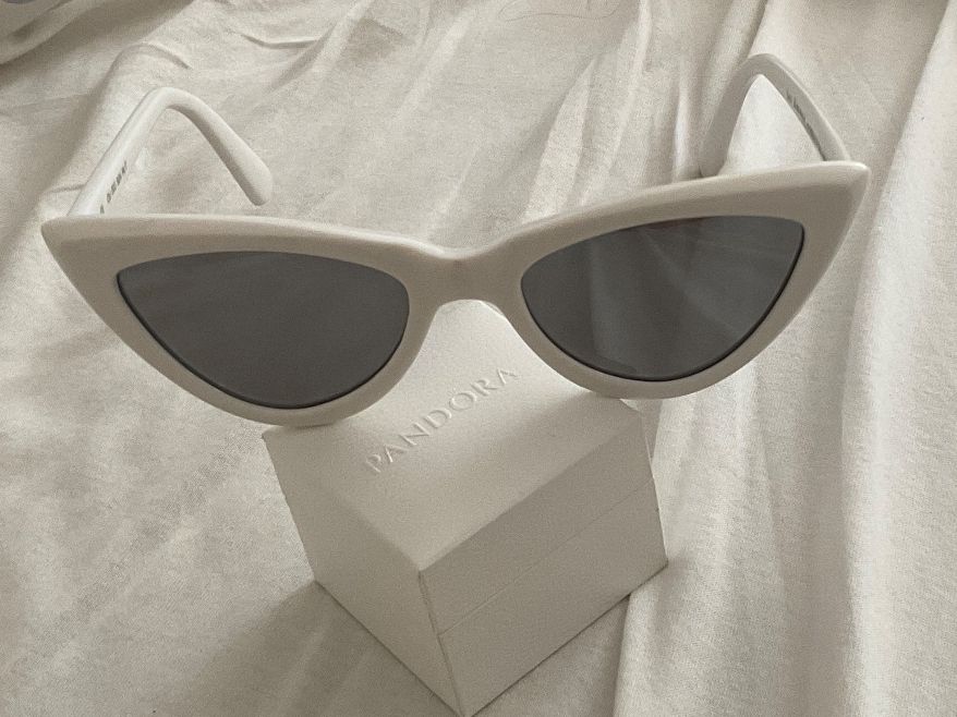 Lunettes & Verres: Sonnenbrille Cateye Weiss Damen – D'occasion à Ellikon a d Thur par sar_l8sf