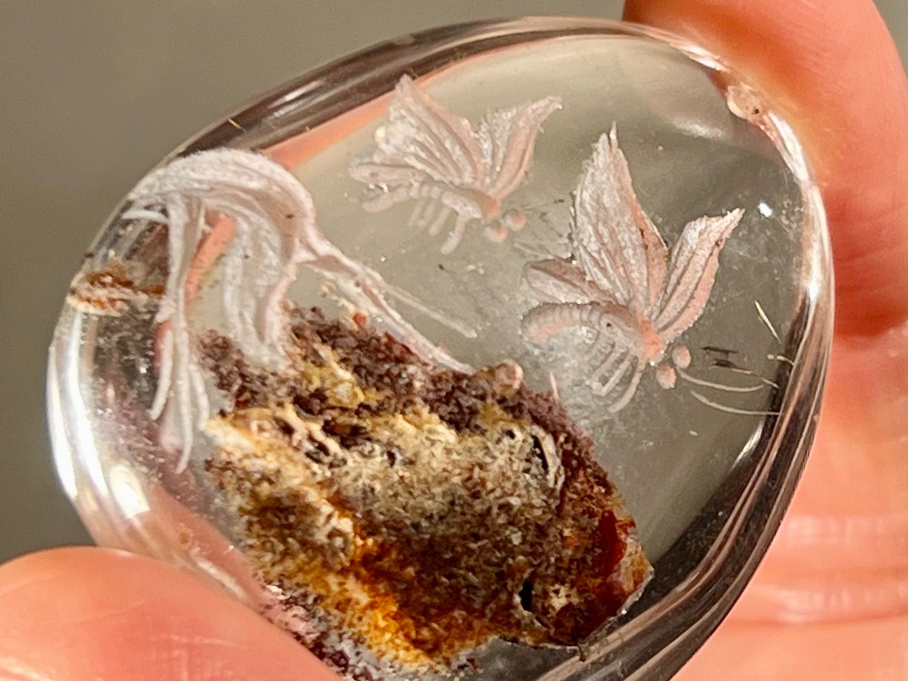 Ciondoli: Pendentif cristal de roche sculpté de papillons – Usato da Genève venduto da DELIRBEADS 5