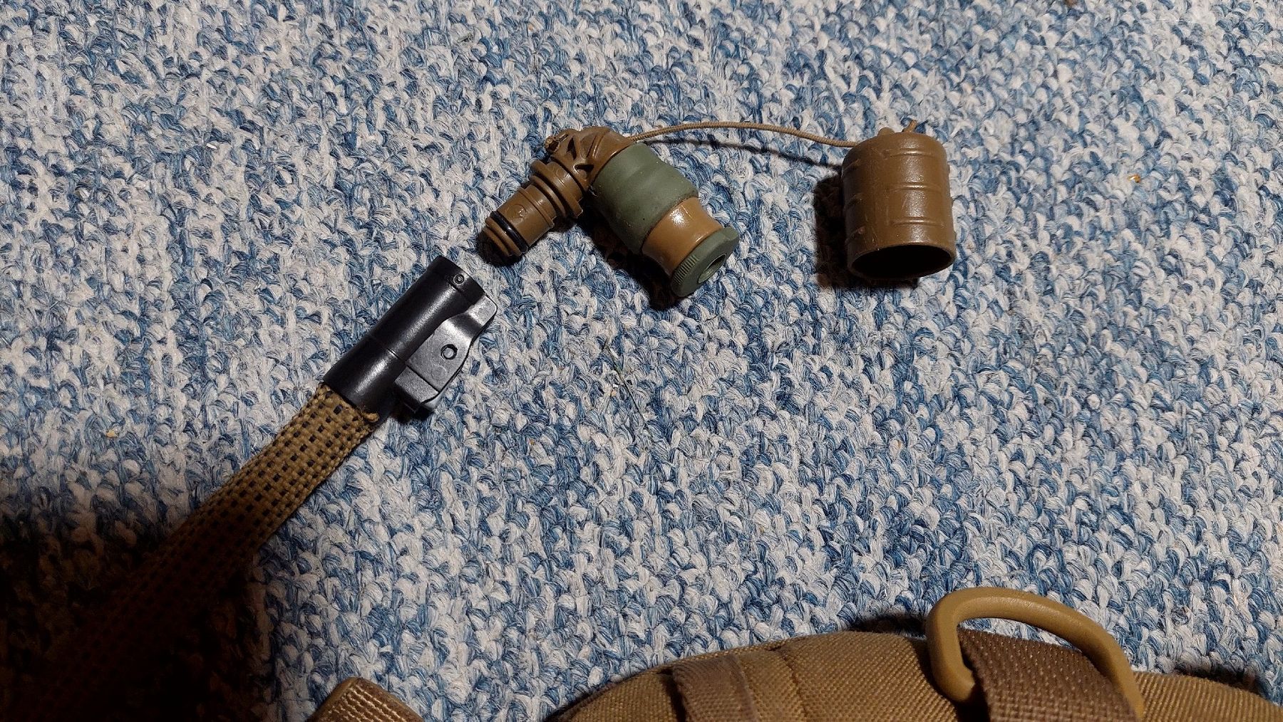 Schweizer Armee Zaini: Trinkrucksack 3Liter – Nuovo (secondo la descrizione) da Andwil SG venduto da adr_7gnk 2