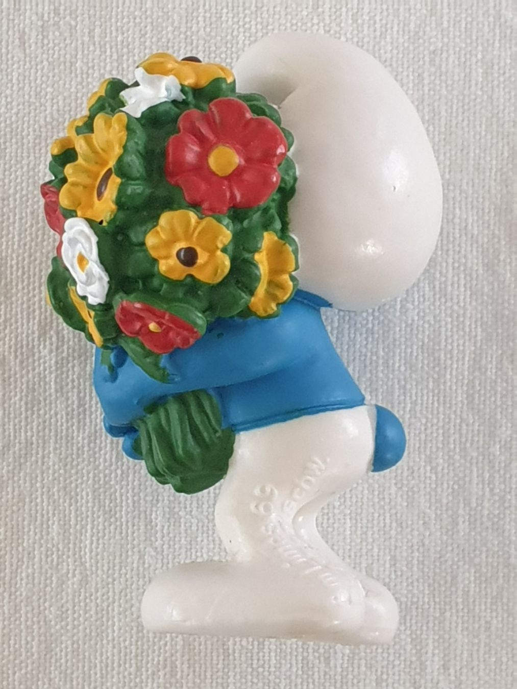 Schleich Statuette: Schlumpf mit Blumenstrauss – Usato da Mörschwil venduto da spirspi 2