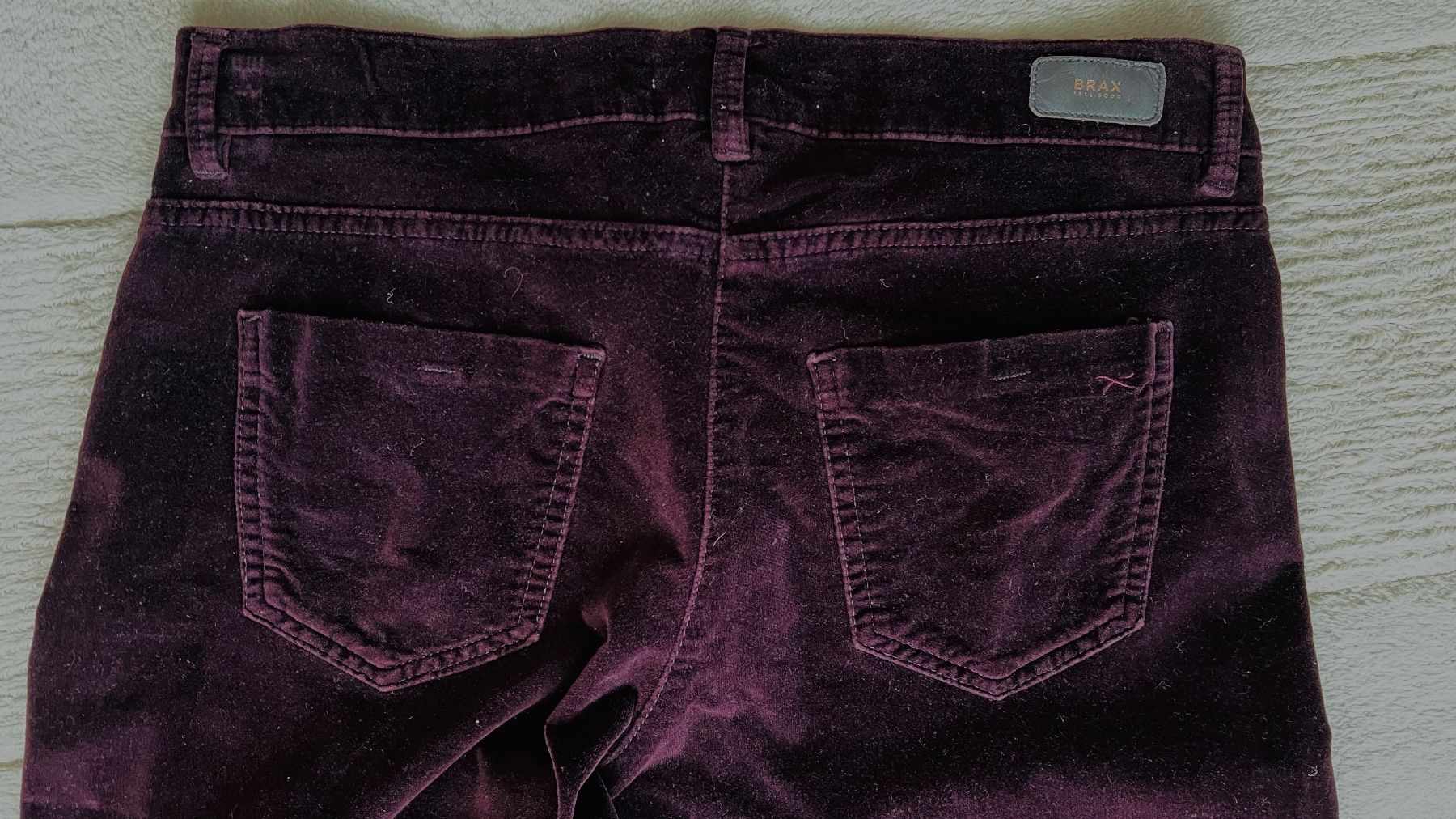 Brax Jeans: Jeans aubergine aus Samt – Usato da Endingen venduto da chocosweet 4