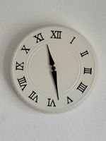 Wanduhr weisse Metall mit römischen Ziffern Durchmesser 25cm