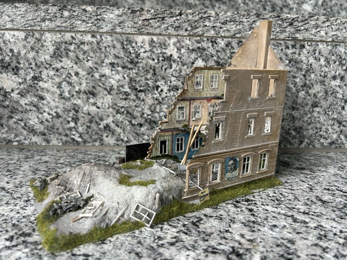 Modelleisenbahnen: Gebäude im Rückbau , h0 1:87  – Gebraucht aus Horw von Tigercat635