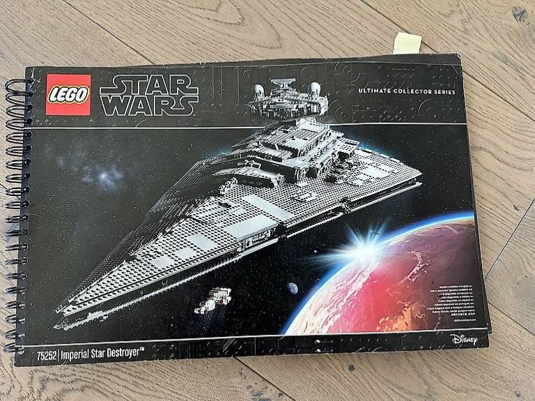 Lego Figurines: Lego Imperial Star Destroyer 75252 UCS – D'occasion à Widen par Skammerm 1