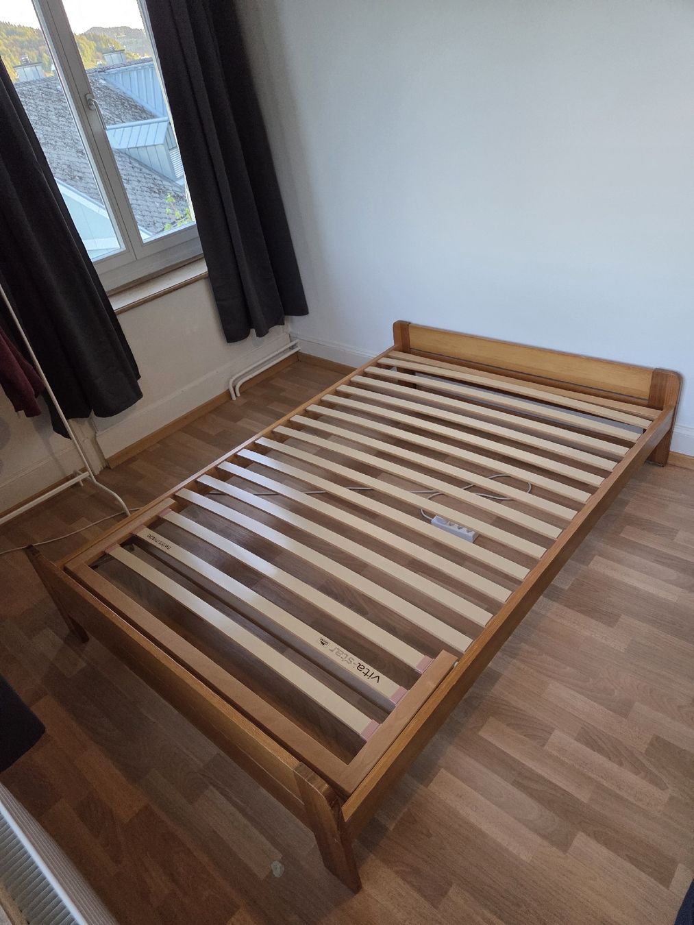 Lits: Bed structure 140x200 – D'occasion à St. Gallen par ner_j8bw