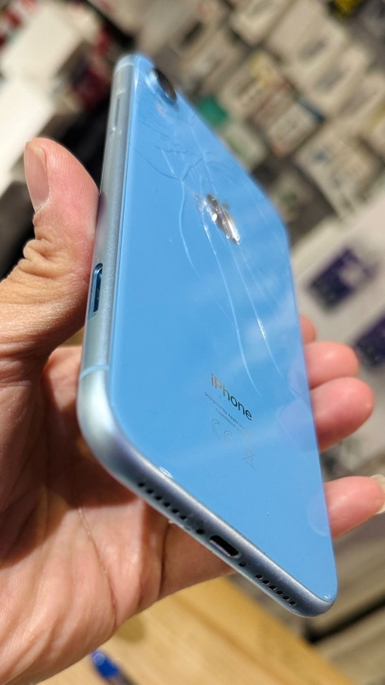 Apple Telefoni cellulari / Smartphones: Châssis bleu iPhone XR avec camera vitre cassé – Usato da Morges venduto da DA-repa 1