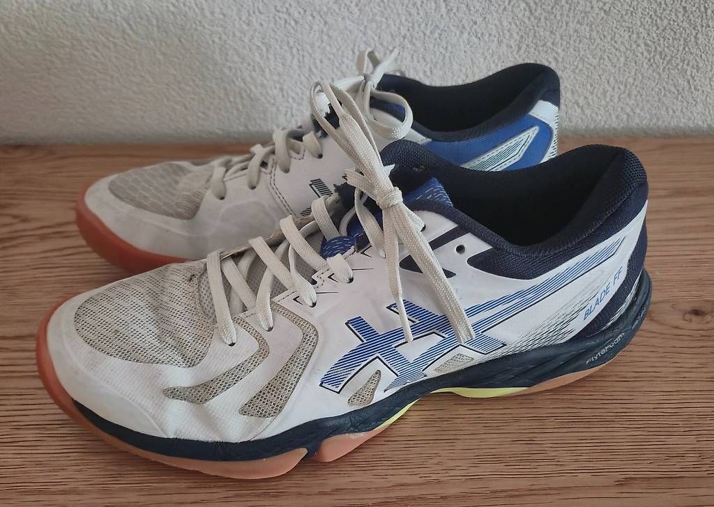 Chaussures hommes: Asics Blade FF Hallenschuhe 42,5 – D'occasion à Basel par SwissVault