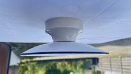 Deckenlampe/ Stalllampe mit Emailleschirm weiss
