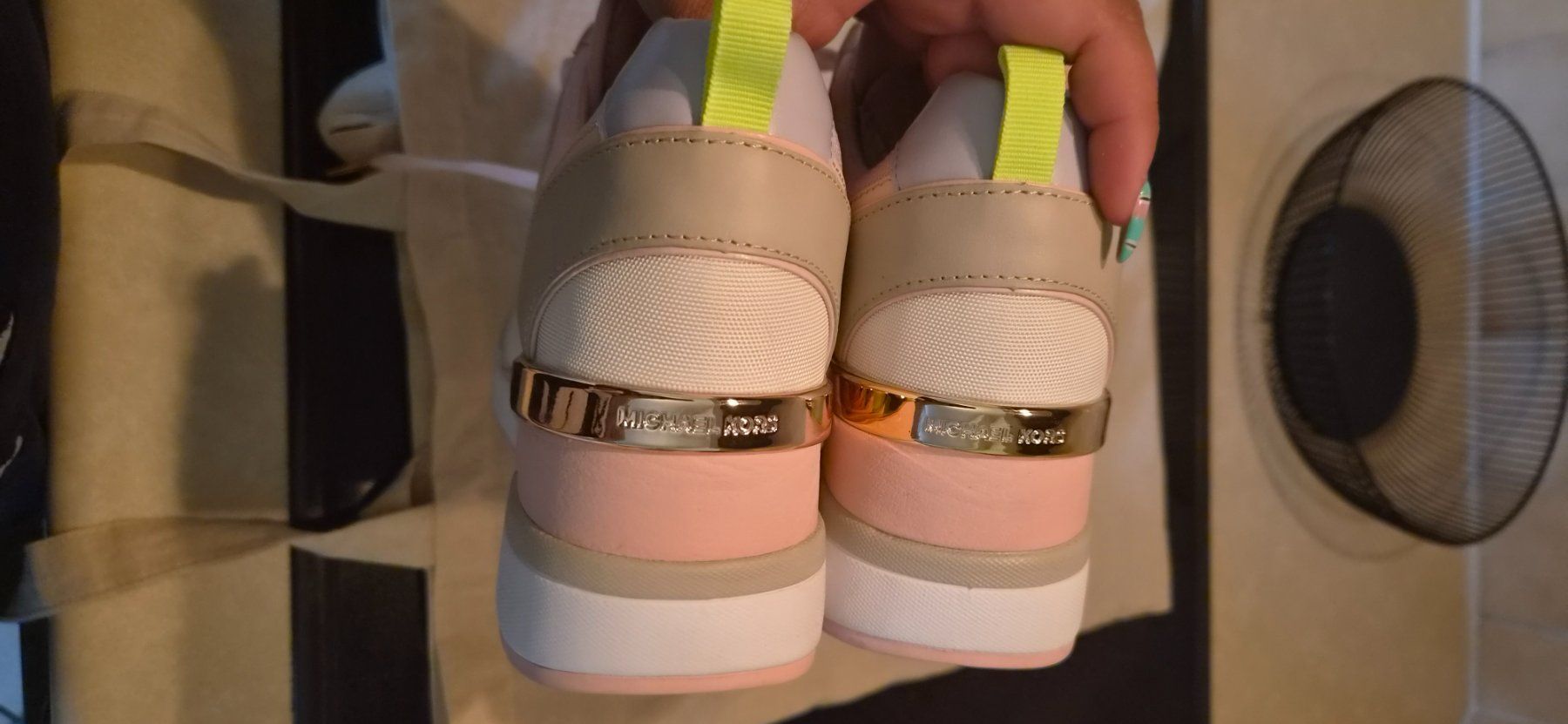 Michael Kors Scarpe da donna: Chaussure compensé Michael Kors – Usato da Sonceboz-Sombeval venduto da ser_7cxw 8