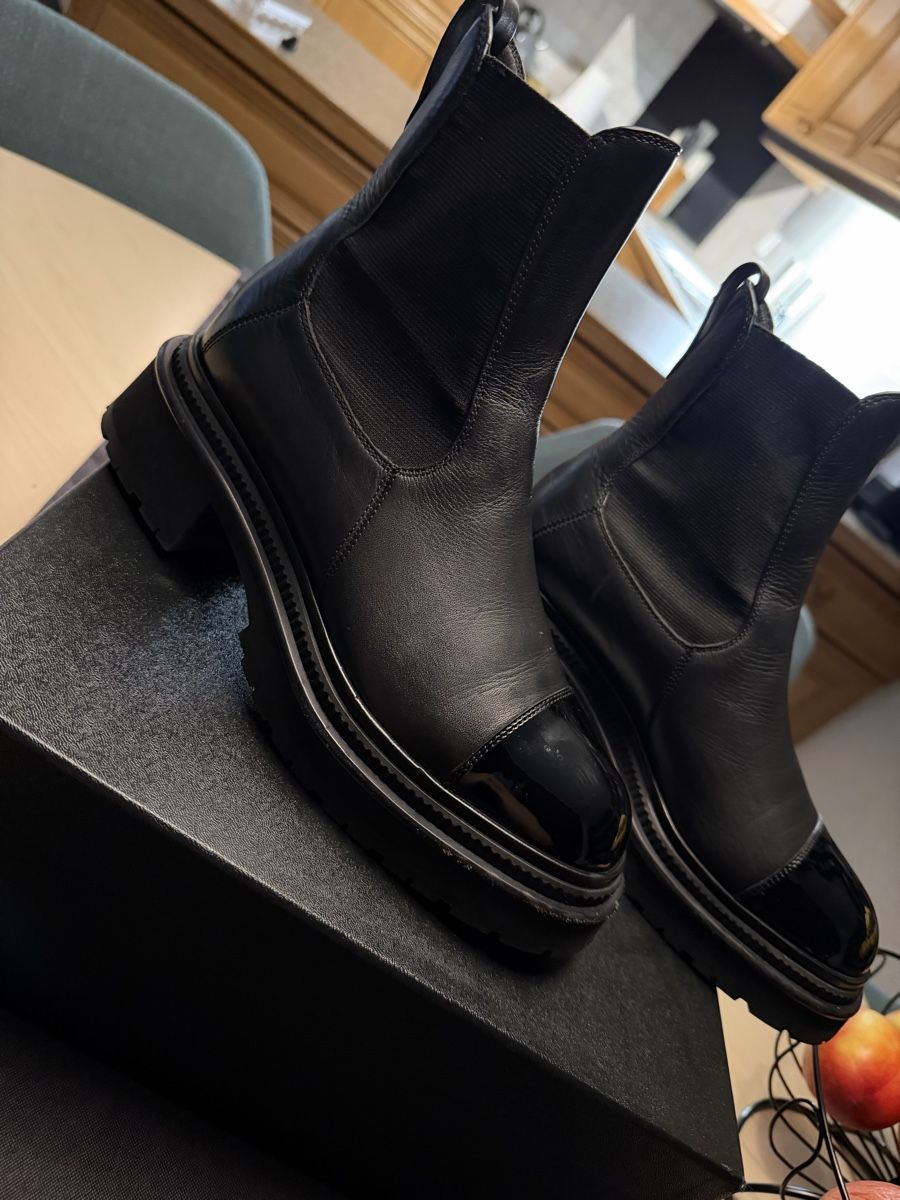 Chanel Scarpe da donna: Chanel Black Leather – Usato da Gebenstorf venduto da AA2015 2
