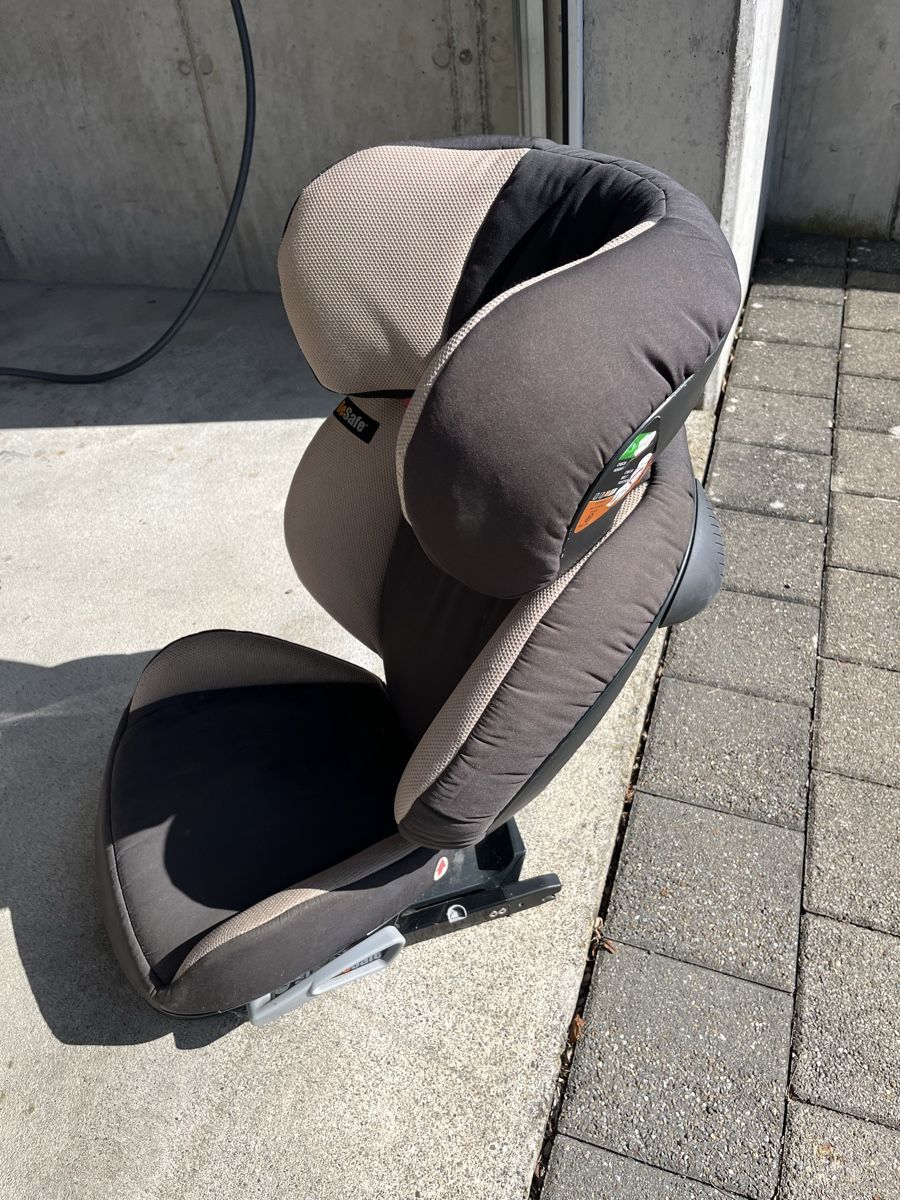 Seggiolini per auto: Kindersitz – Usato da Russikon venduto da zwaldor 1