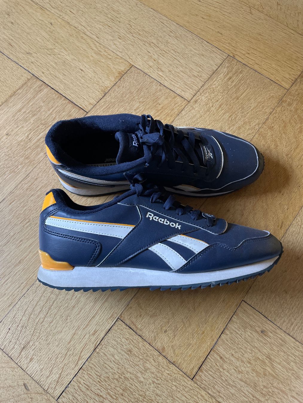 Reebok Chaussures hommes: Reebok Classic 42 – D'occasion à Basel par pfo_jhp9