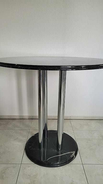 Tavoli: Marmortisch rund mit Chromgestell / Tisch rund – Usato da Zofingen venduto da Loop_ReSale 1