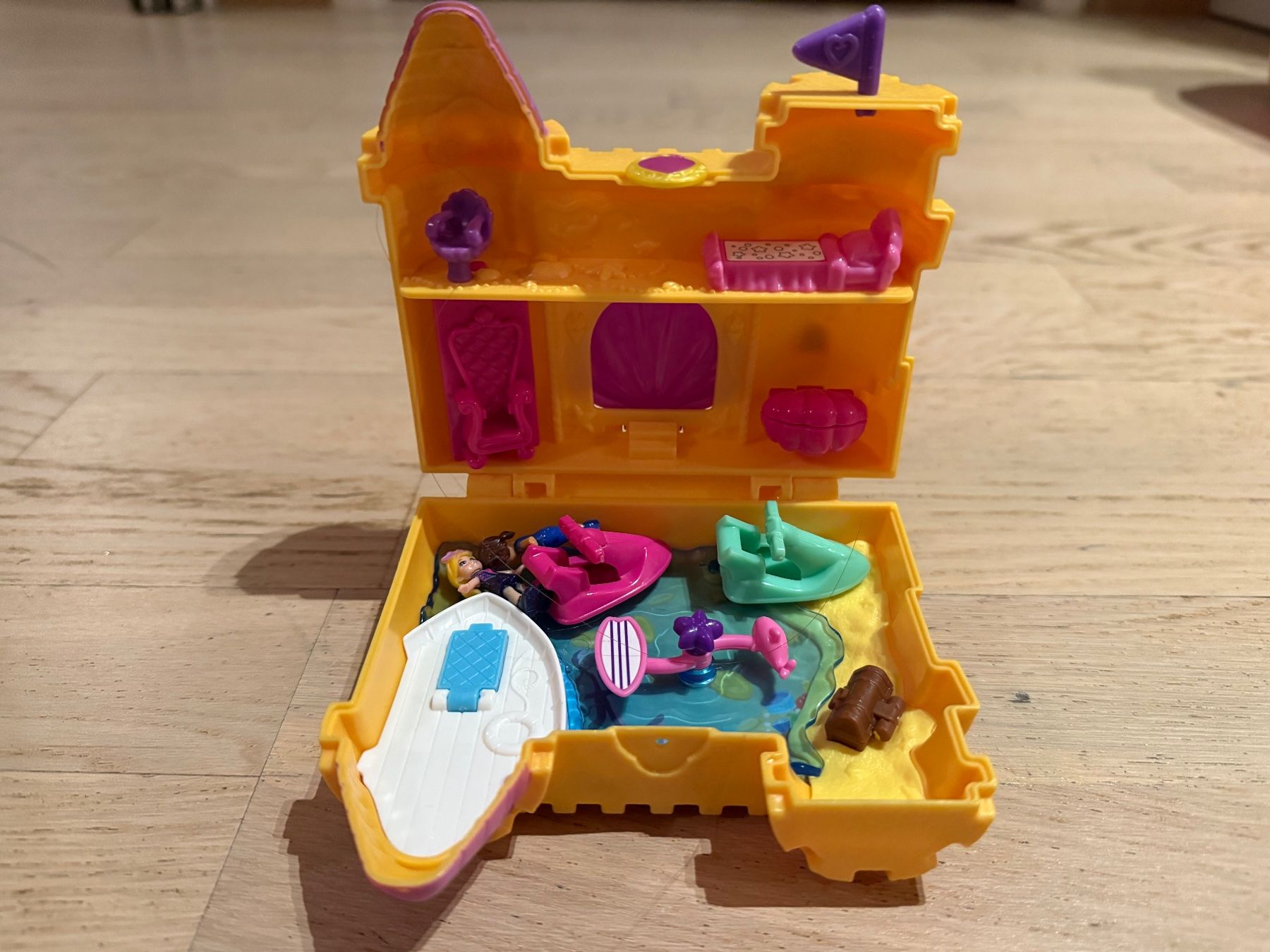 Polly Pocket Giocattoli: Polly Pocket château avec jet ski – Usato da Athenaz (Avusy) venduto da Mimijane 1