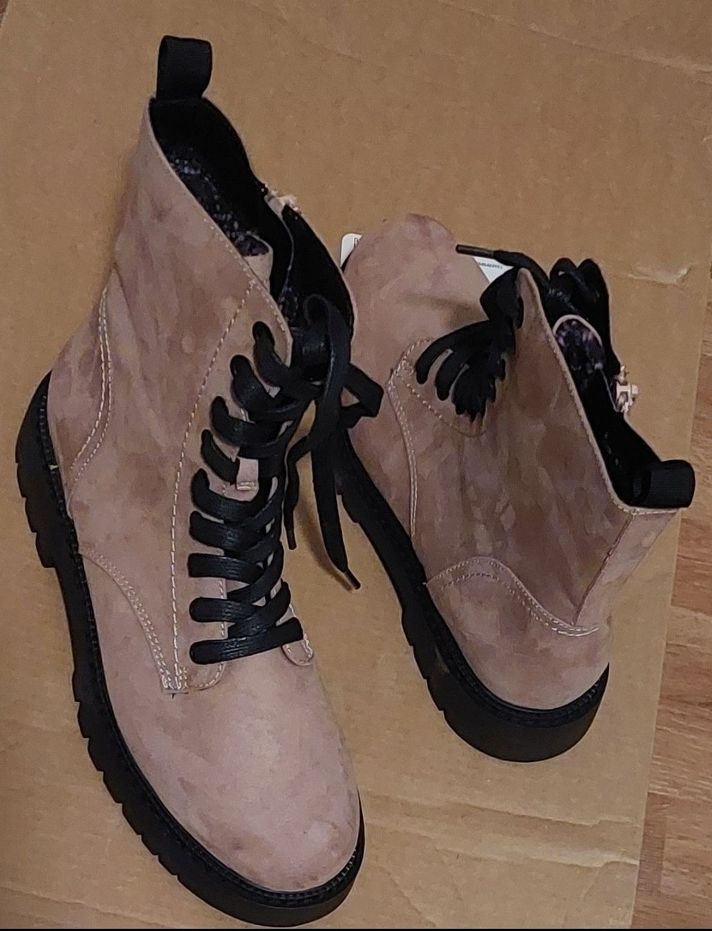 Damenschuhe: Baby rosa Stiefel – Neu (gemäss Beschreibung) aus Wislikofen von Ana.Gomes