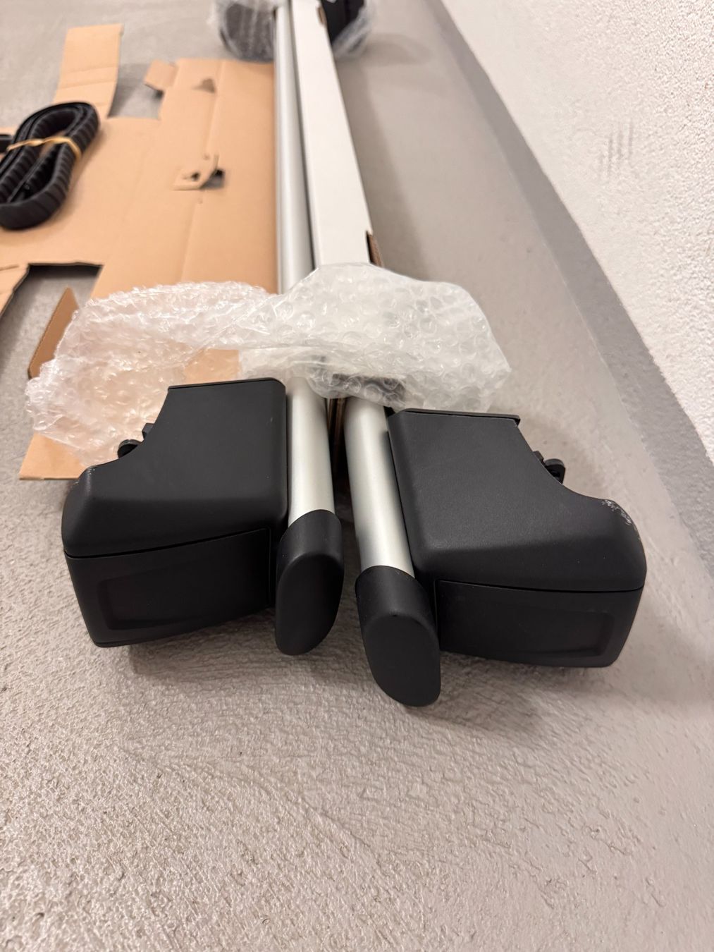 VW Portapacchi: Original Audi Q8 Dachträger / Grundträger Set – Usato da Zug venduto da Io_1 3