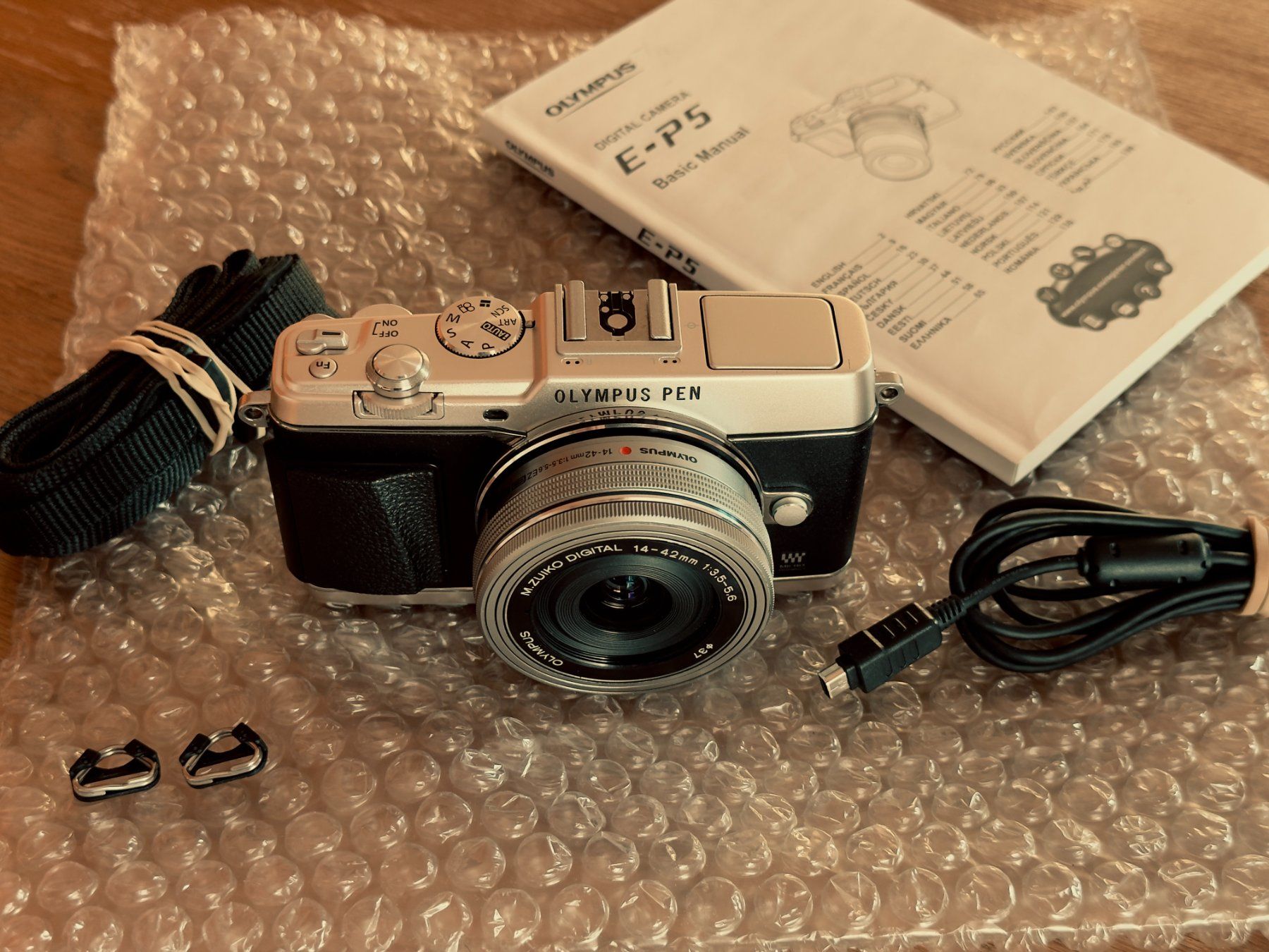 Olympus Fotocamera: Olympus E-P5 in Top Zustand mit 14-45 Kit Objektiv – Usato da Loco venduto da cardinal02