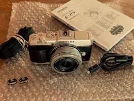 Olympus E-P5 in Top Zustand mit 14-45 Kit Objektiv