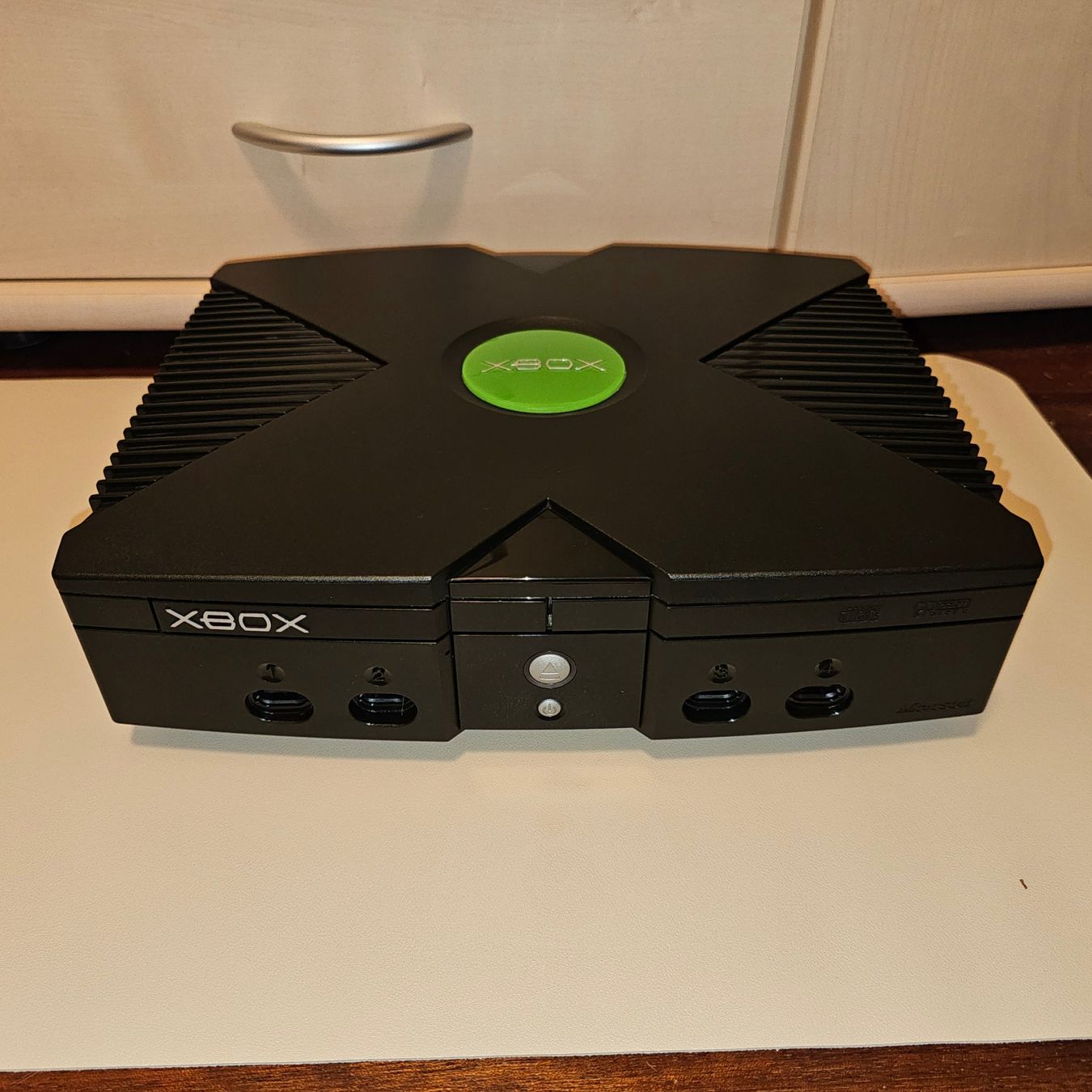 Microsoft Consoles: Microsoft Xbox Classic Konsole mit 2 Controllern gebraucht – D'occasion à Beringen par Dil_8wsw 1
