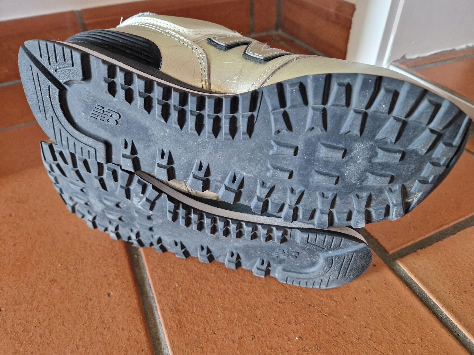 New Balance Scarpe da donna: New Balance Sneaker gold 38 – Usato da Lichtensteig venduto da Cocabana_16 5